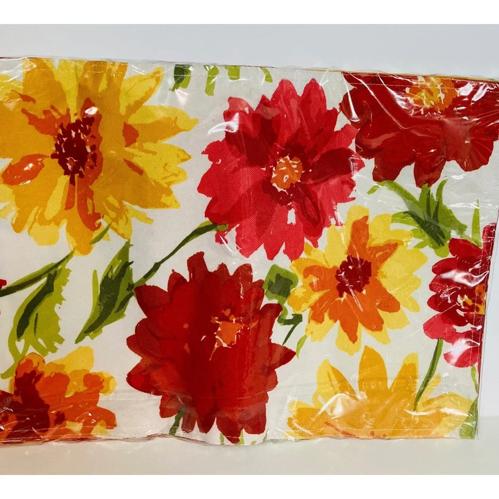 Town & Country Living Placemat's 13x18 Multicolor NEW Floral Summer Dahlia 4pk
